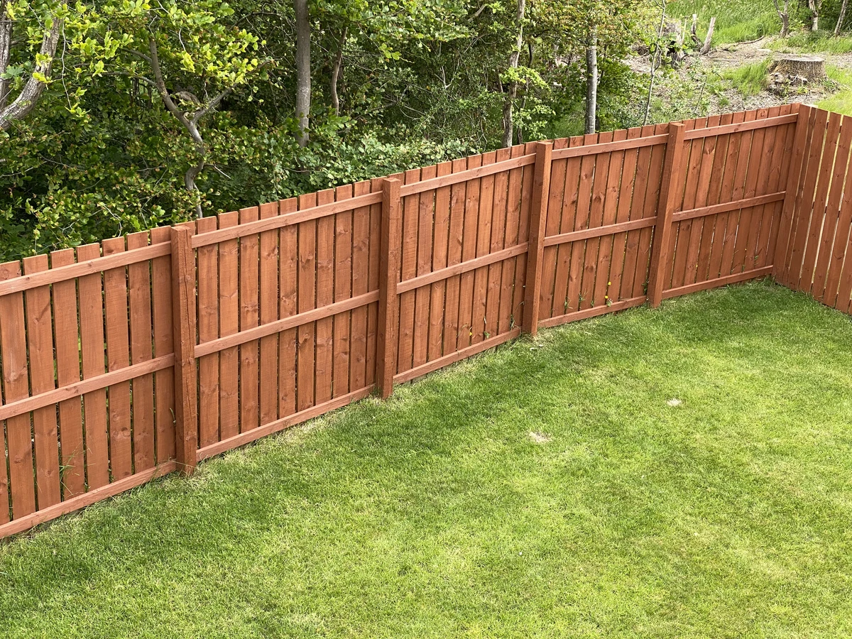 fence-painting-brown-wooden-garden-durham-painters Brown wooden garden fence freshly painted in Durham