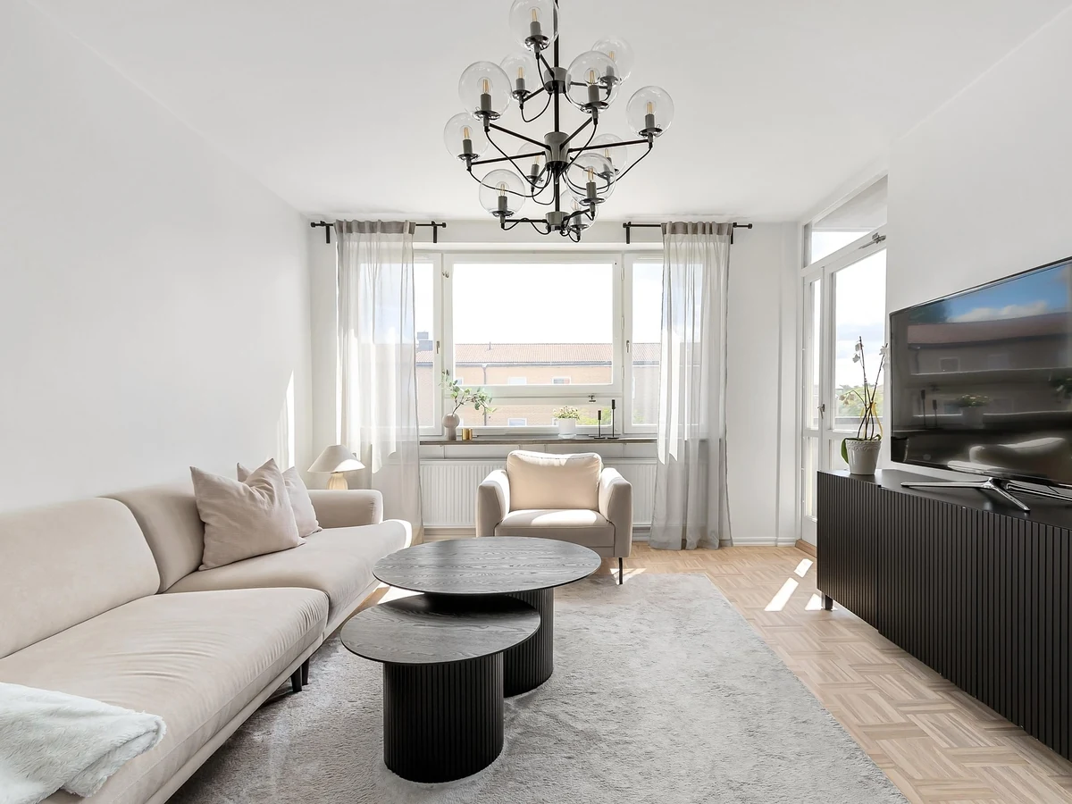 living-room-painting-bright-neutral-living-durham-painters Painting costs Durham - bright neutral living room by Durham Painters