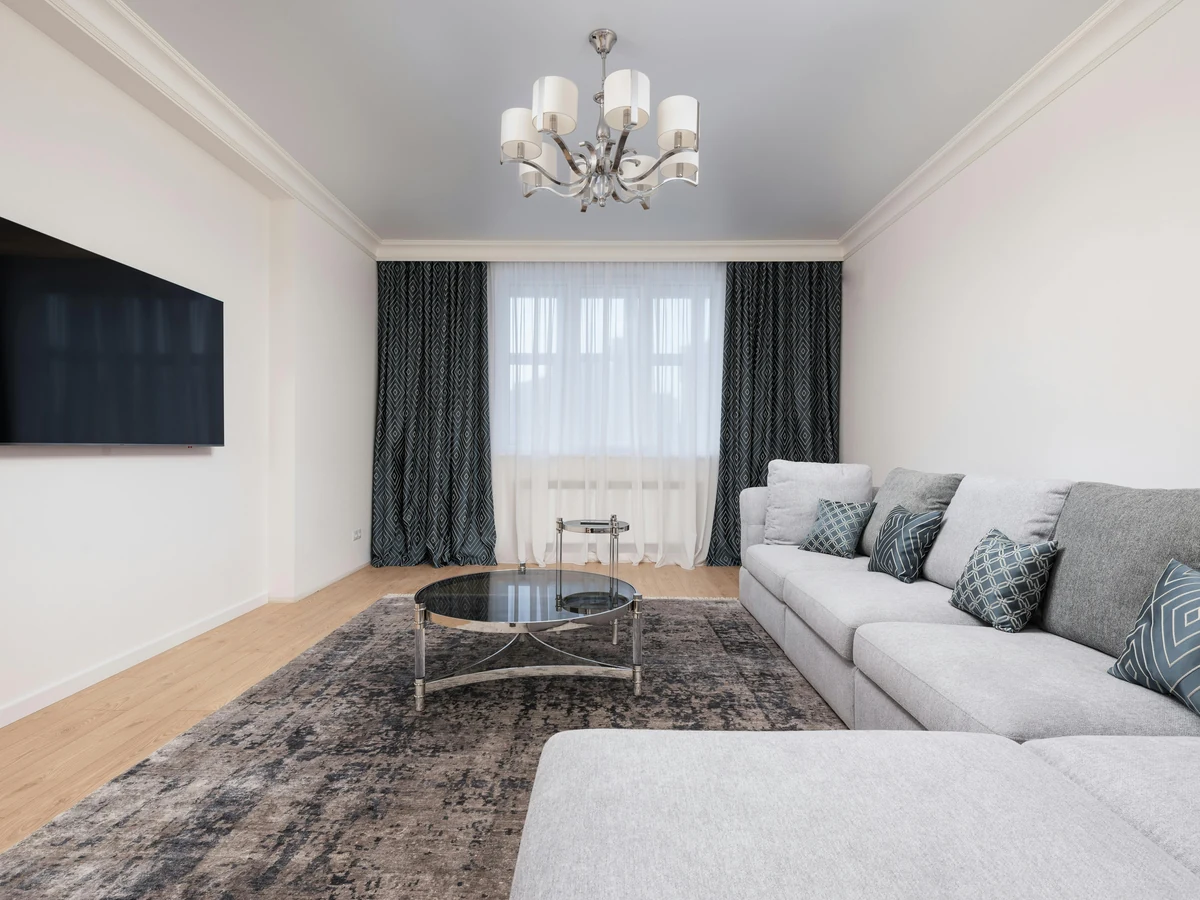 living-room-painting-period-property-large-durham-decorators Large period property living room suited for wallpapering in Durham